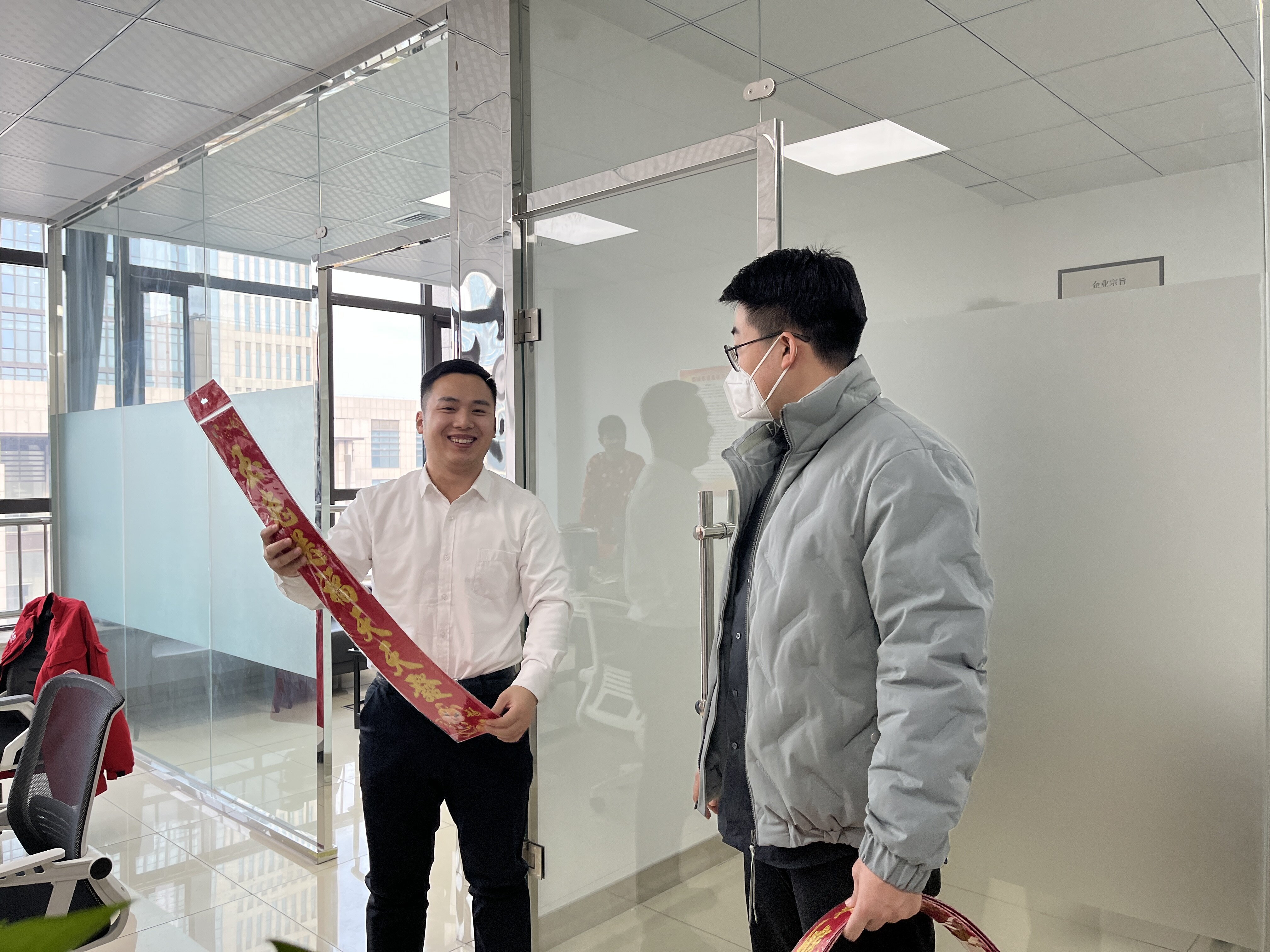 德州人力資源服務產(chǎn)業(yè)園開展“安全走訪、迎春送?！狈展ぷ?>
                                                        
                        </div>
                        <div   id=
